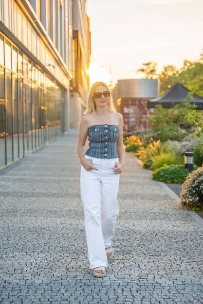 Wide-Leg Pants Outfits: 5 Stylish Looks for 2025